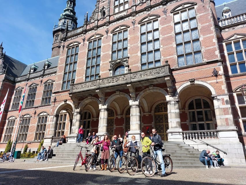 Groningen: City Highlights Bike Tour - The Groninger Museum and the first view of the city