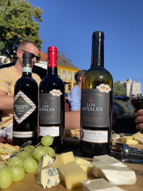 Groningen: Evening Cheese and Wine cruise - The Guide Makes the Short Route Better
