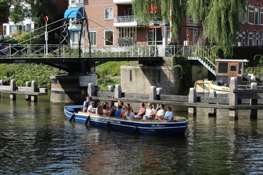 Groningen: Open Boat City Canal Cruise - Prinsenhof, Stadsschouwburg, and the Martinitoren