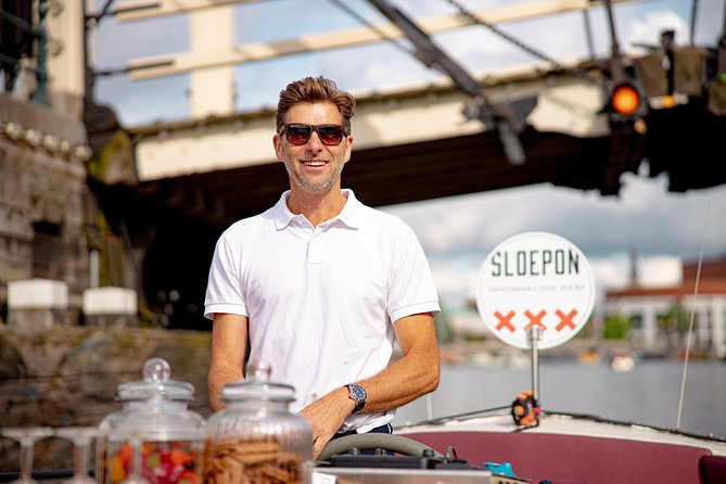 Guided Amsterdam Canal Cruise – Snacks & Drinks on board(1 Hour) - The Golden Bend and the wealth of Herengracht