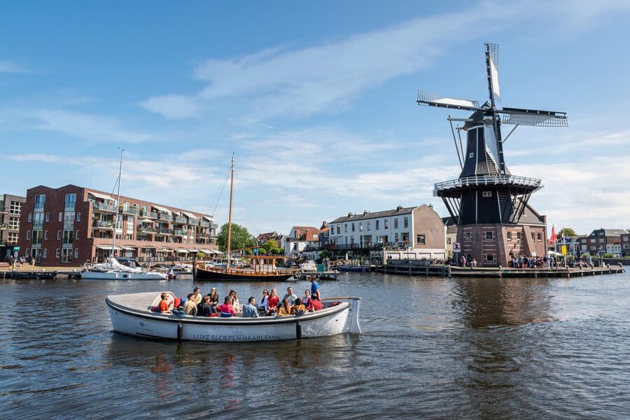 Haarlem: De Adriaan Windmill Tour + Open Canal Cruise - The balcony view: 15 minutes above Haarlem