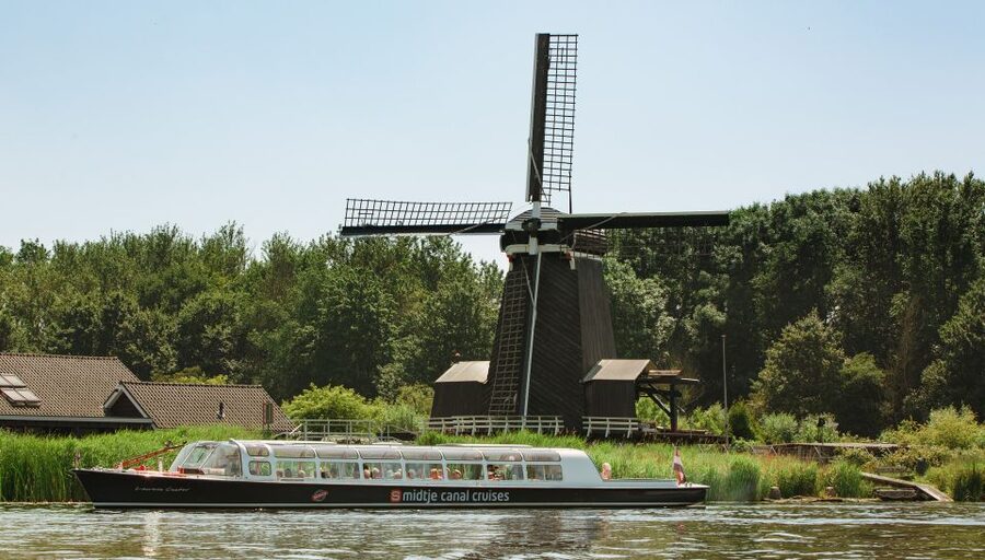 Haarlem: Dutch Windmill & Spaarne River Sightseeing Cruise - Crew Service When Plans Go Wrong