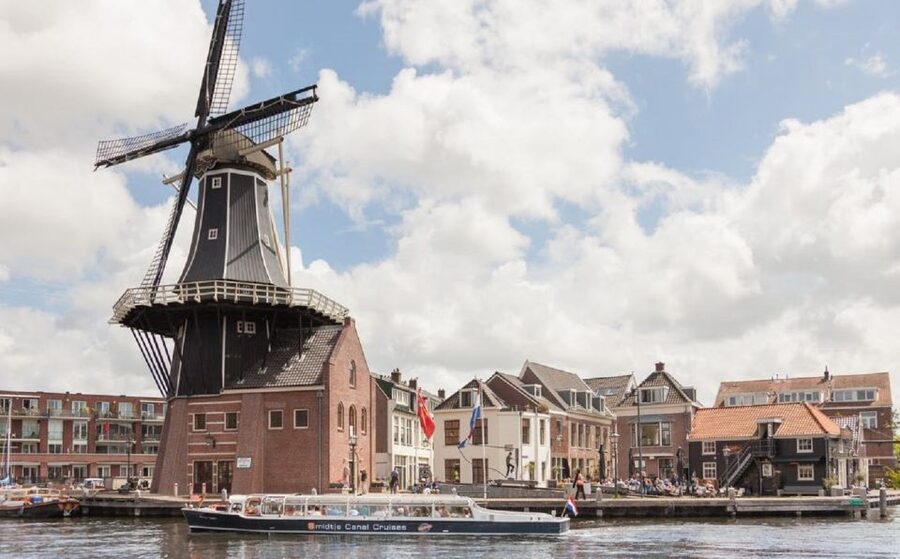 Haarlem: Dutch Windmill & Spaarne River Sightseeing Cruise - Amsterdamse Poort From the Water