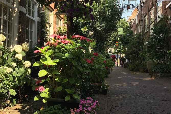 Haarlem Old Town Private Walking Tour - A Haarlem hiding place and the Second World War