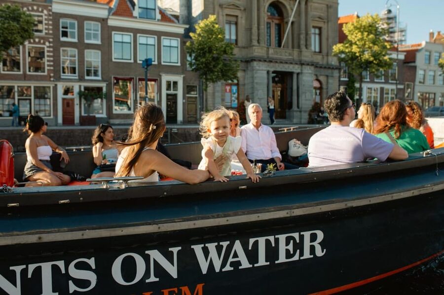 Haarlem: Sightseeing Boat Tour with Snacks and Drinks - De Waag and Molen de Adriaan