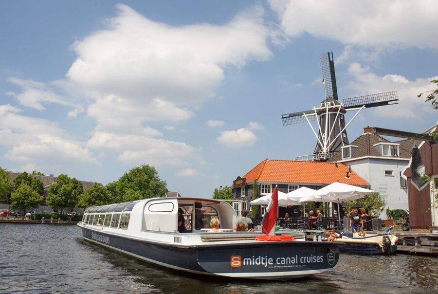 Haarlem: Sightseeing Canal Cruise through the City Center - De Adriaan, Haarlem’s photogenic windmill