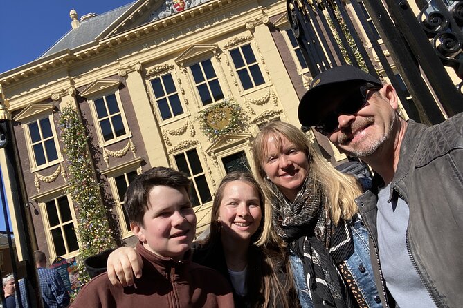 Hague: The Heart of Old Town Exploration Game and Tour - Starting at Lange Voorhout and Escher’s palace