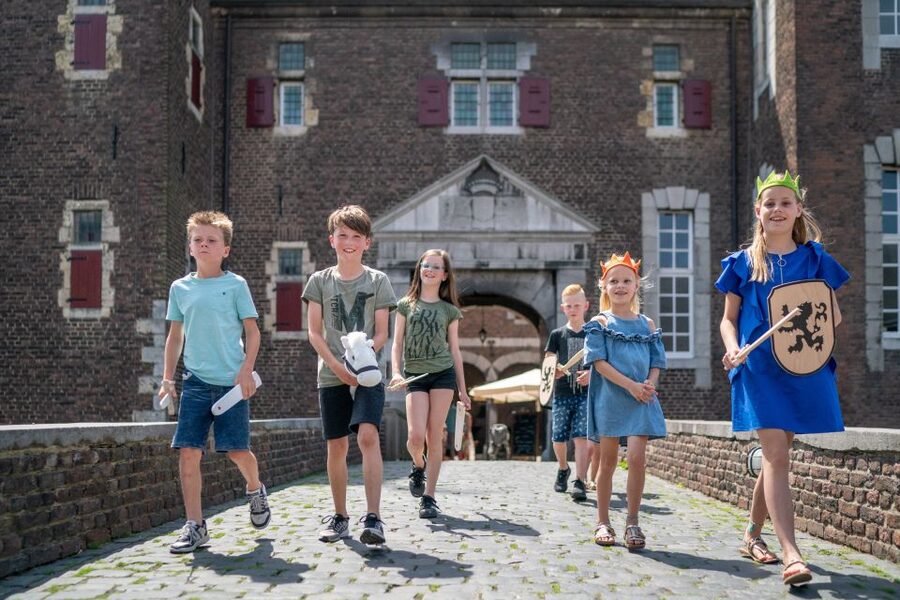 Hoensbroek: Entry Ticket to Hoensbroek Castle - The Discover the Castle Tour for children aged 7 to 12