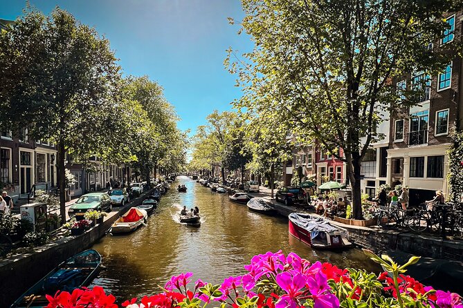 Humans of Amsterdam: Cultural Walking Tour incl. meeting 2 locals - One hour through the UNESCO Canal Belt