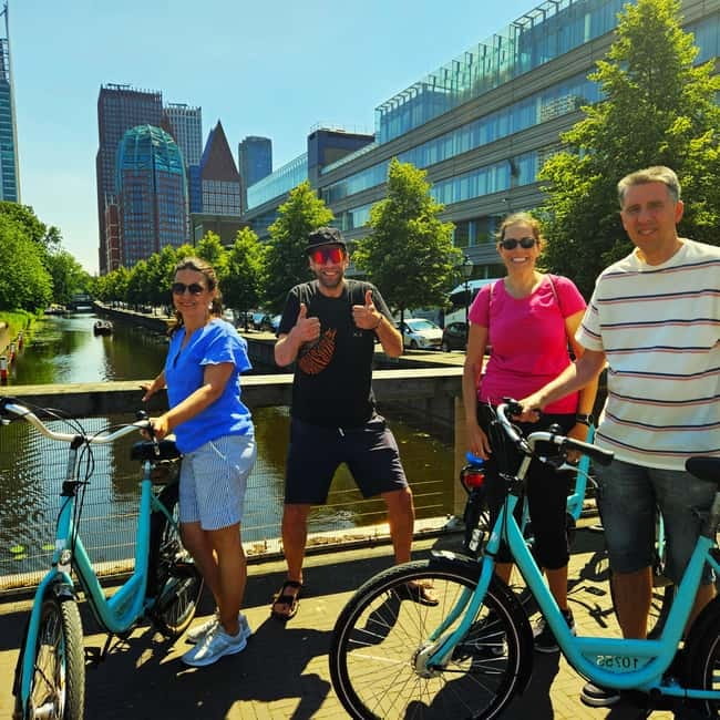 Interactive Safe 2,5hr Bike tour with Entertaining Guide - Why a bike is the right way to meet The Hague