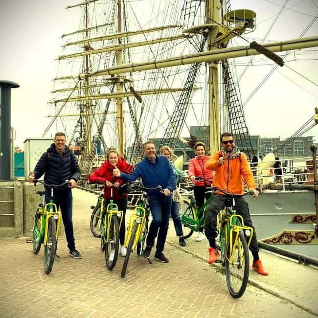 Interactive Safe 2,5hr Bike tour with Entertaining Guide - Noordeinde Palace and The Hague’s royal side