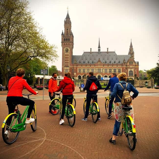 Interactive Safe 2,5hr Bike tour with Entertaining Guide - Is $31 a fair price?