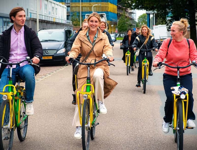 Interactive Safe 2,5hr Bike tour with Entertaining Guide - Starting at Paviljoensgracht 131