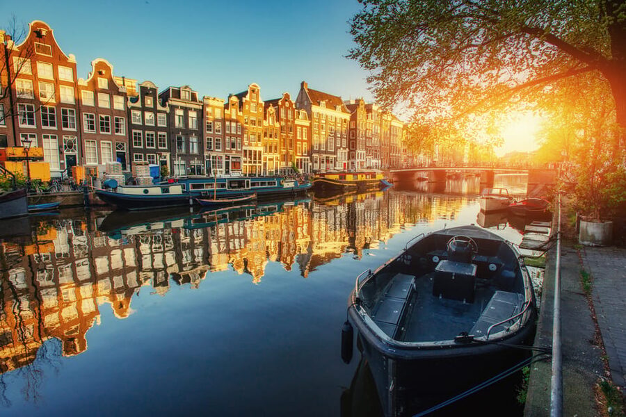 Jordaan, Anne Frank and Leidseplein tour in English - Starting beside Amsterdam Centraal