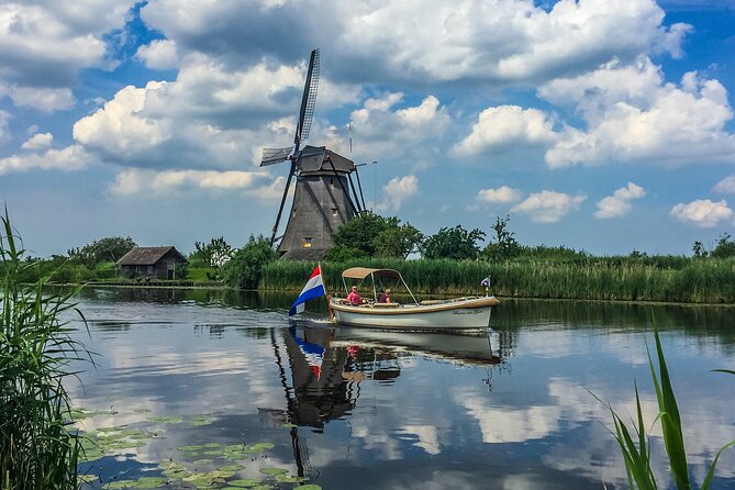 Kinderdijk Bike Tour - Cycling through villages, canals, and farms