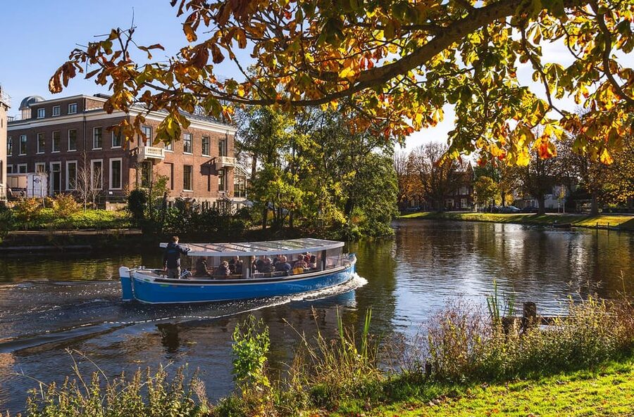 Leiden: Cruise through the Historic City Center with Guide - Meeting the Boat at Blauwpoortsbrug