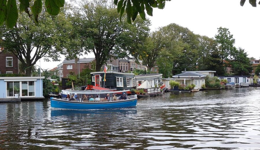 Leiden: Cruise through the Historic City Center with Guide - Passing the Observatory and Hortus Botanicus