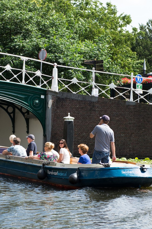 Leiden: Guided City Canal Cruise - Weather, seating, and comfort