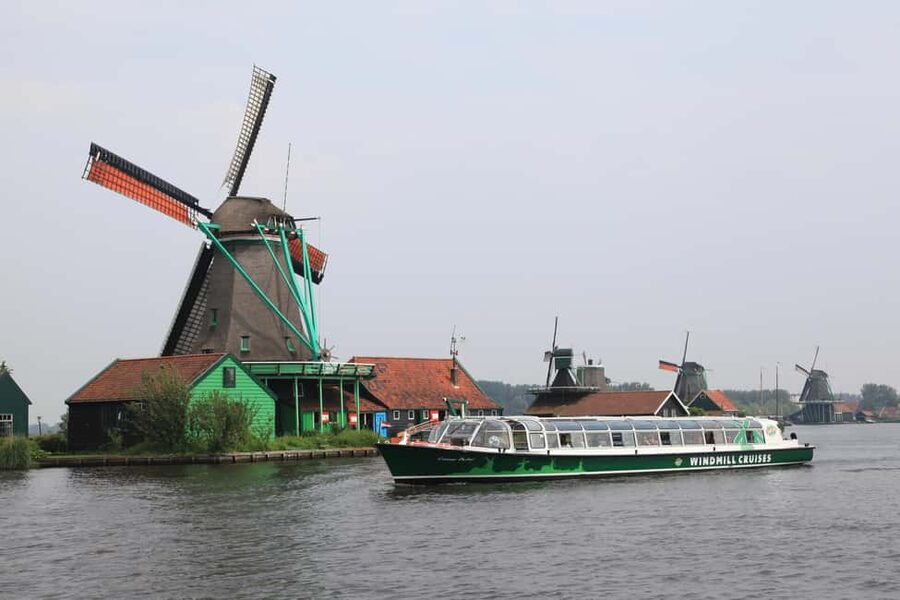 Marken, Volendam, and Edam Full-Day Tour from Amsterdam - Volendam: shops, costumes, and Dutch cheese