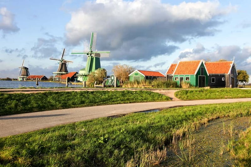 Marken, Volendam, and Edam Full-Day Tour from Amsterdam - Edam: a slower walk through old Holland