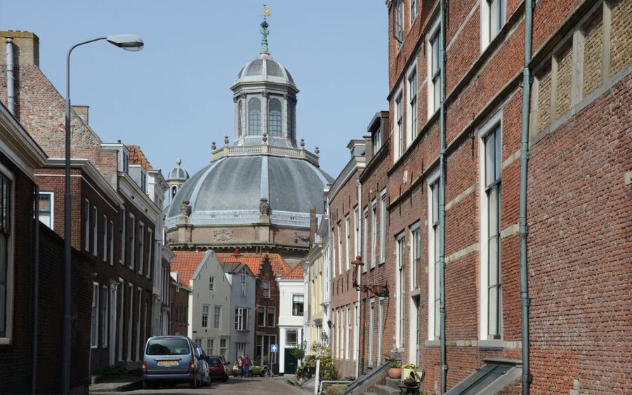 Middelburg: Guided City Walking Tour - Damsquare and the quieter side streets