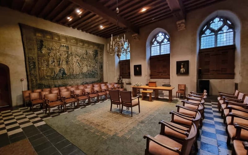 Middelburg: Guided Tour Townhall - Who should book this experience?