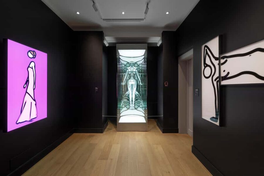 Moco Museum Amsterdam Entrance Tickets with Banksy & More - The garden and building provide breathing room