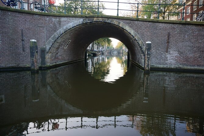Morning Canal Cruise Amsterdam in Small-Group - Why the early departure matters
