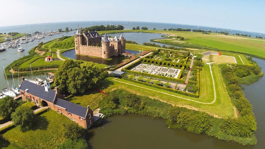 Muiden: Entry Ticket to Muiderslot Castle - Making the most of a two-hour visit