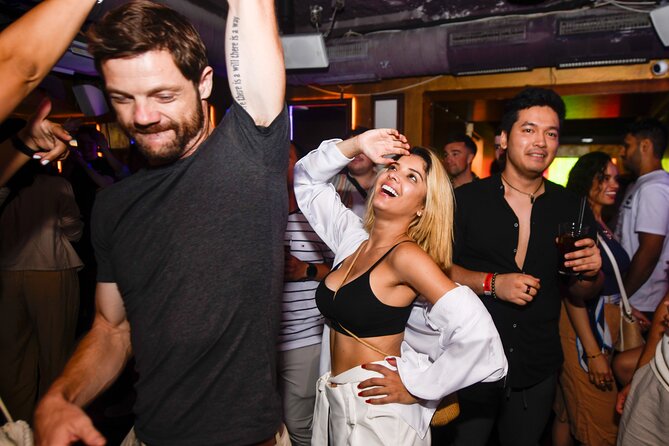 Original Amsterdam Pub Crawl - Games and free shots make socializing easier