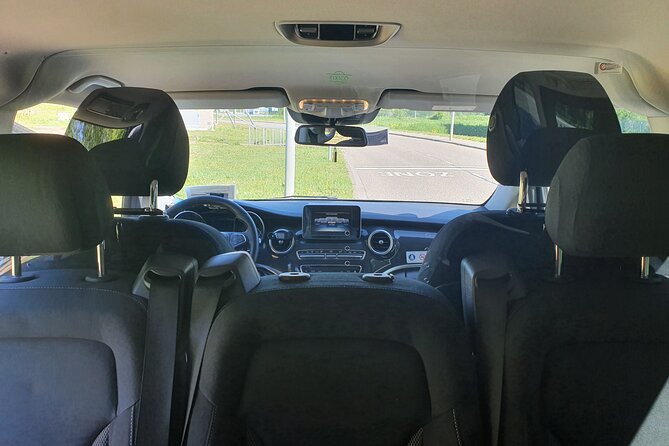 Private Airport Transfer to or from Schiphol Airport - Communication Is the Real Service