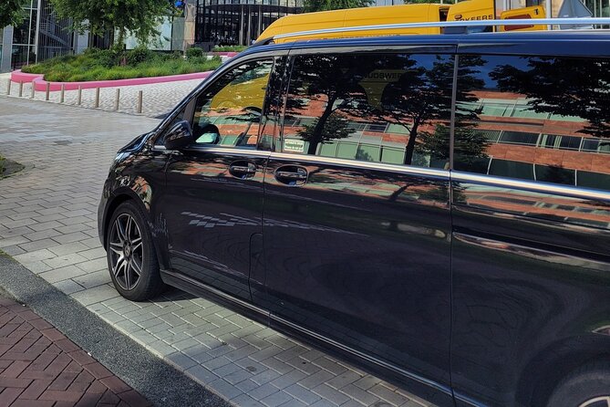 Private Arrival Transfer: Schiphol Airport Amsterdam - Meeting your driver at Schiphol Airport