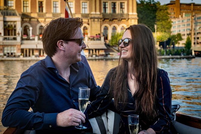 Private Boat Tour Amsterdam - 90 Min incl. welcome drink on historic saloon boat - Boarding at Oosterdokskade 8