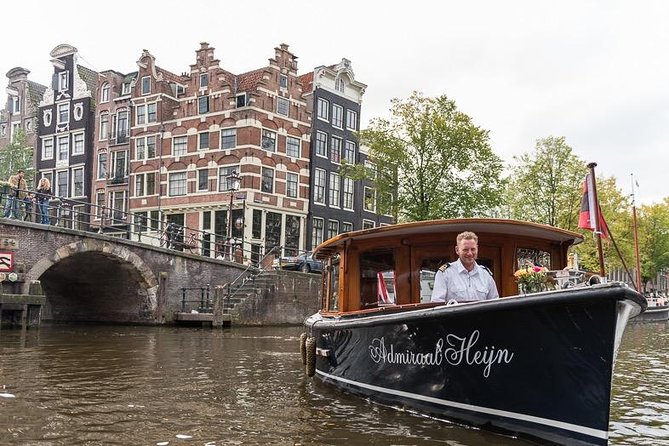 Private boat tour on a electric saloon boat - A flexible route through the Canal Ring