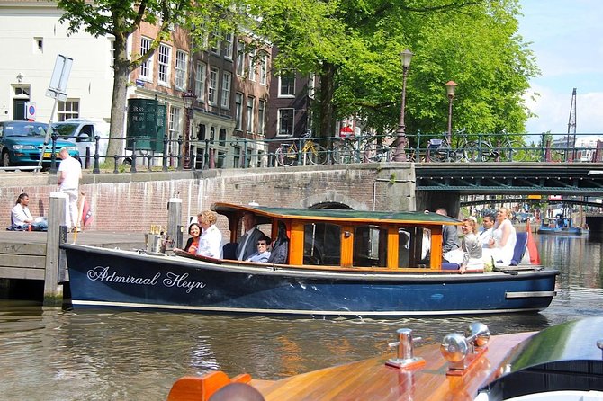 Private boat tour on a electric saloon boat - Who will enjoy this cruise most