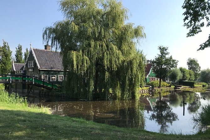 Private Excursion to Zaanse Schans, Edam, Volendam and Marken - Volendam: harbor views and a practical lunch stop