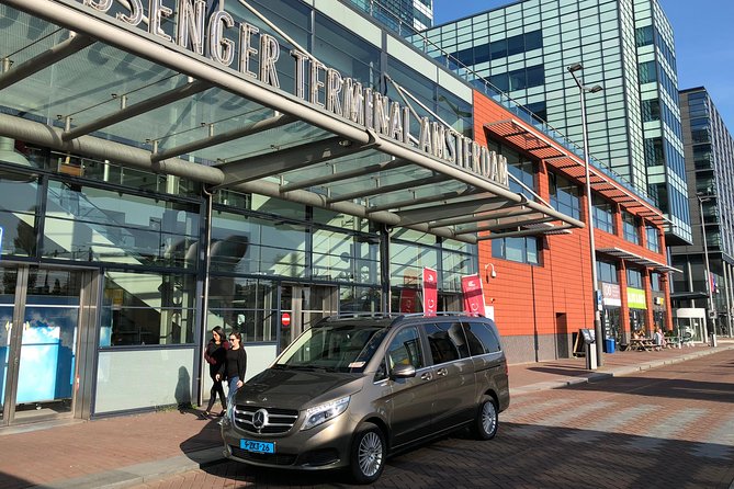Private Roundtrip Transfer Schiphol Airport to Amsterdam - Finding your driver inside Schiphol