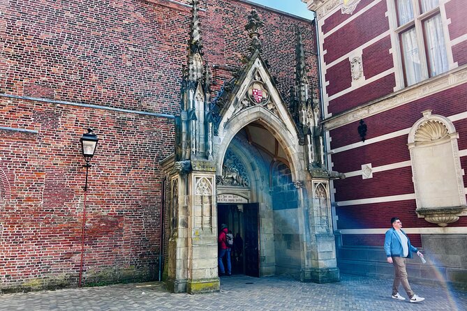 Private Walking Tour in Utrecht - Finding quiet at Pandhof