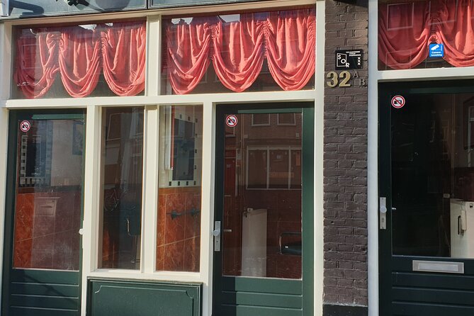 Red Light District Tour by Locals, Small Group (approx 4) - Amsterdam’s most entertaining loo