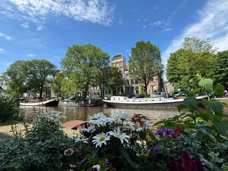 REDKULT: Red Light District & Historical City Center - Why the small group makes a difference