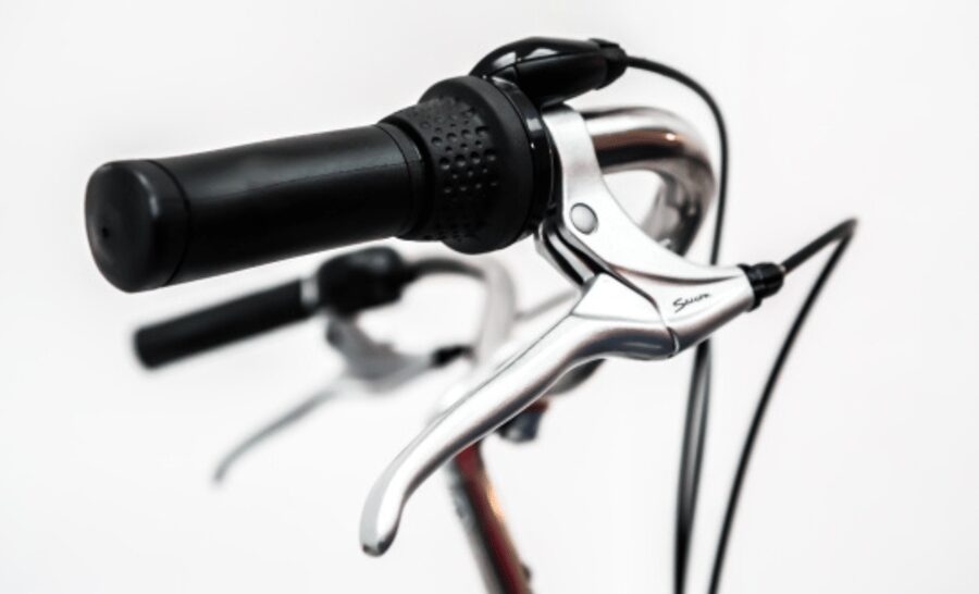 Rent a bike in Amsterdam | 1, 2, 3+ hours - Safety checks before leaving the shop