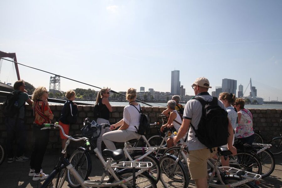 Rotterdam: 2.5-Hour Highlights Bike Tour - Parks, museums, and the spaces between landmarks