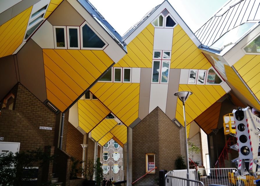 Rotterdam: 2-Hour Guided Walking Tour - Starting at Central Station and reading the new city