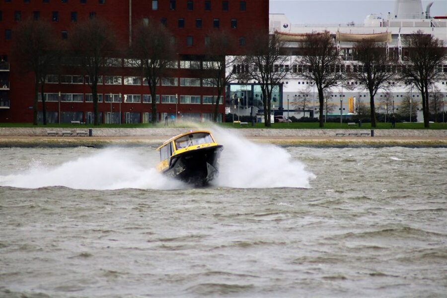Rotterdam: Breweries and Water Taxi Tour - What the guide adds to the beer