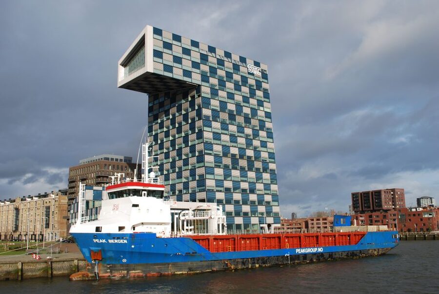 Rotterdam: Harbor Cruise on a Historic Ship - Why a harbor cruise fits Rotterdam so well