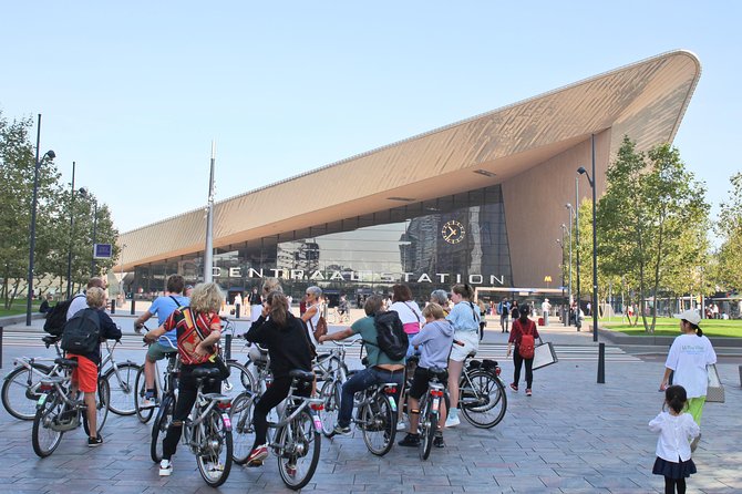 Rotterdam Highlights Bike Tour - The Swan bridge and the ride between districts