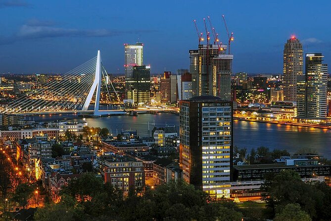 Rotterdam Must Do Tour: Highlights, History, WW2 and Architecture - Groot Handelsgebouw and the first postwar lesson