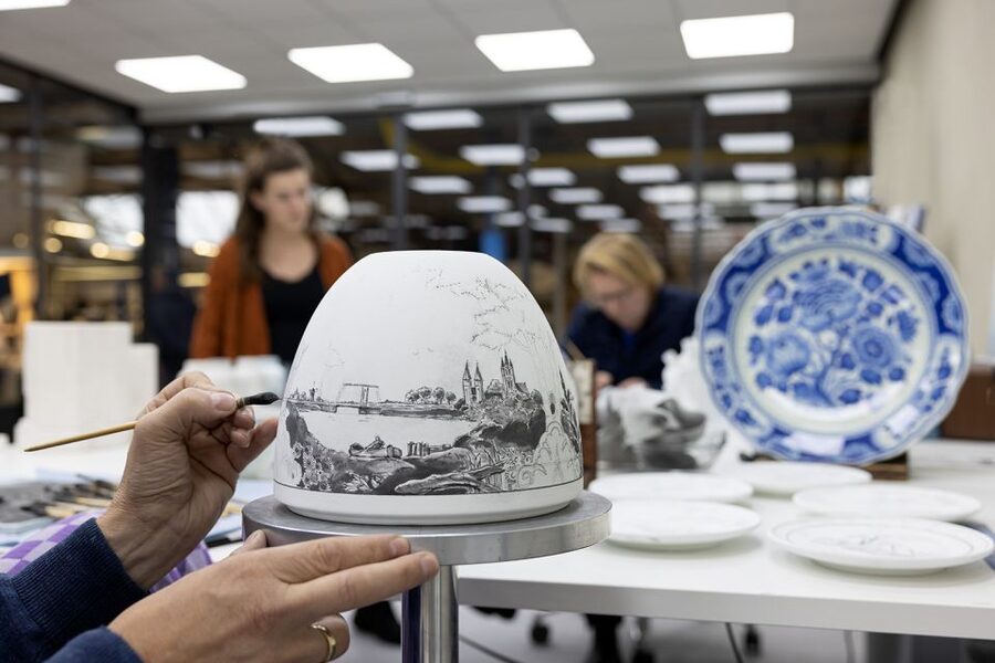 Royal Delft: Delftblue Factory and Museum - Seeing clay become Delft Blue