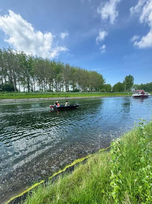 Self-Guided Electric Boat Rental - Starting from Goes and its historic harbor