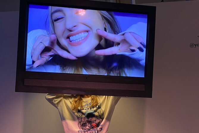 Skip the Line: Youseum Amsterdam Ticket - Taking pictures with your own phone and Youseum cameras